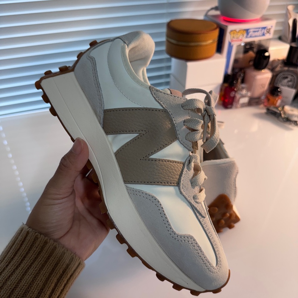 New Balance 327 Cream and Brown Sneakers with gum sole. Brand new.